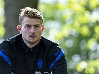 Matthijs De Ligt performs hast...